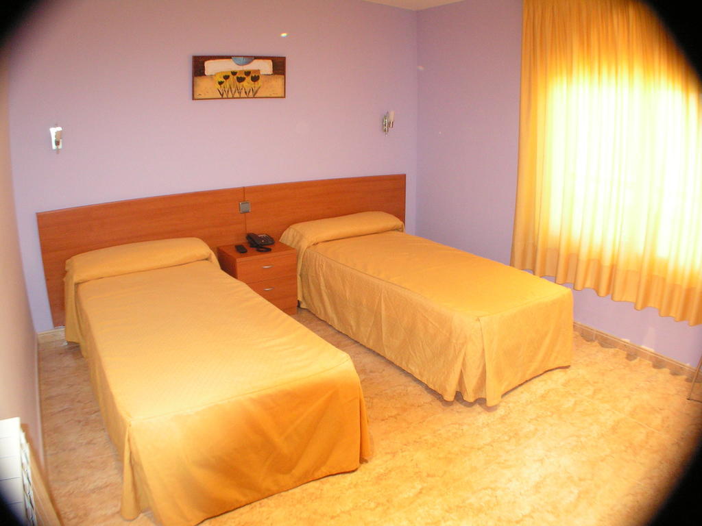Hotel Zaytun Mequinenza Szoba fotó